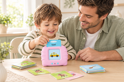 Niño usando LearnPlay Pro con su padre